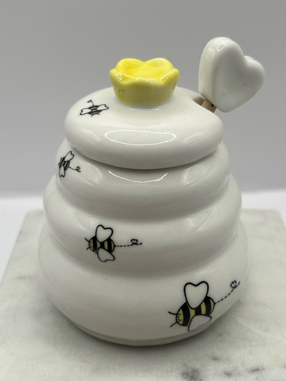 KATE ASPEN "Sweet As Can Bee" Porcelain Honey Pot Bees Design w/ Wood Dip Stick